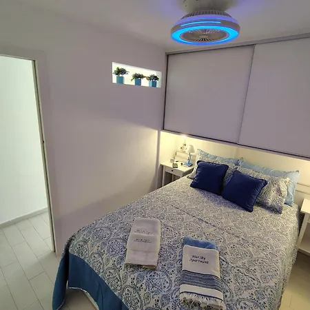 Blue Sky Apartment *